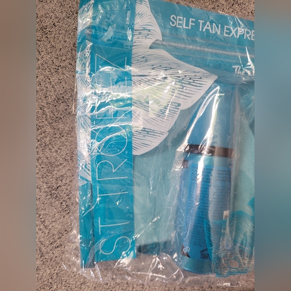 St-Tropez Self Tan Express Kit. - Picture 2 of 11